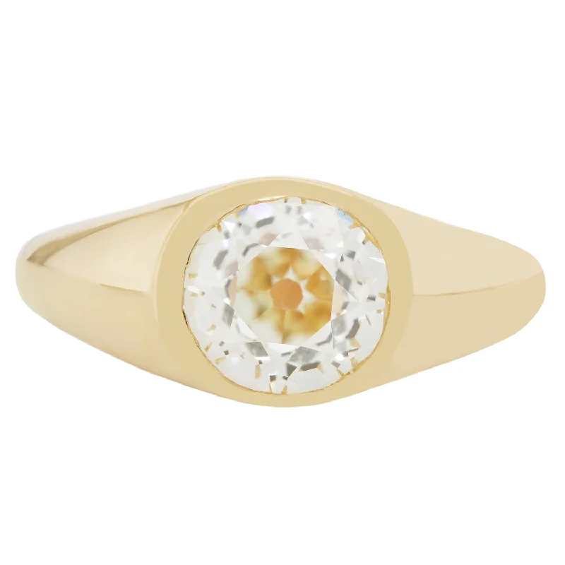 elegant wedding rings for women-Moonbeam Diamond Signet Ring