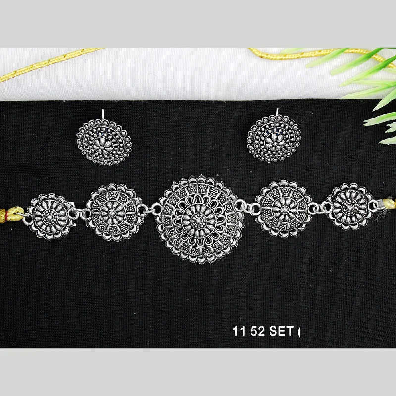 vintage necklaces for women-Mahavir Oxidised Plated Necklace Set