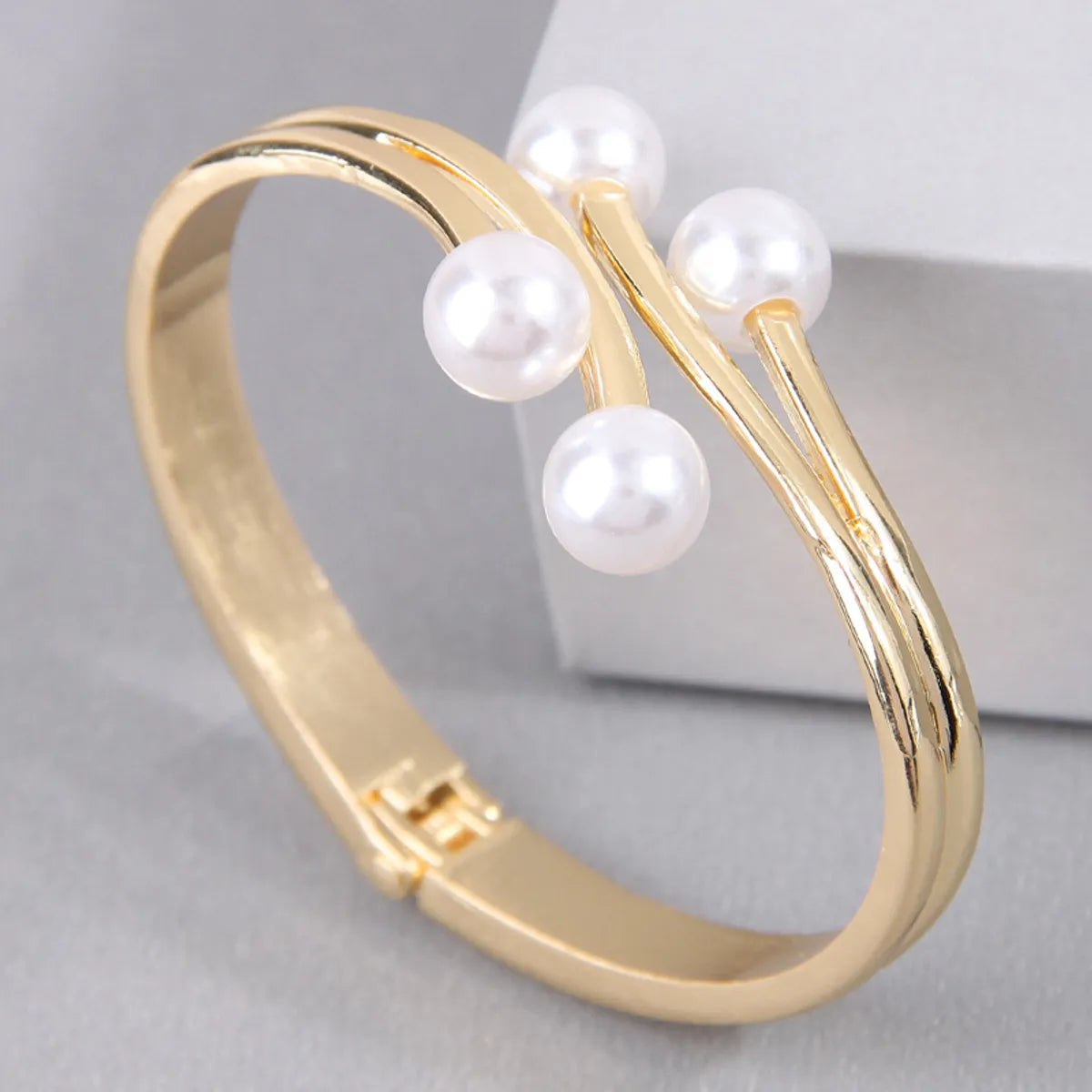 statement bracelets for women-Simple Style Round Imitation Pearl Alloy Women's Bangle