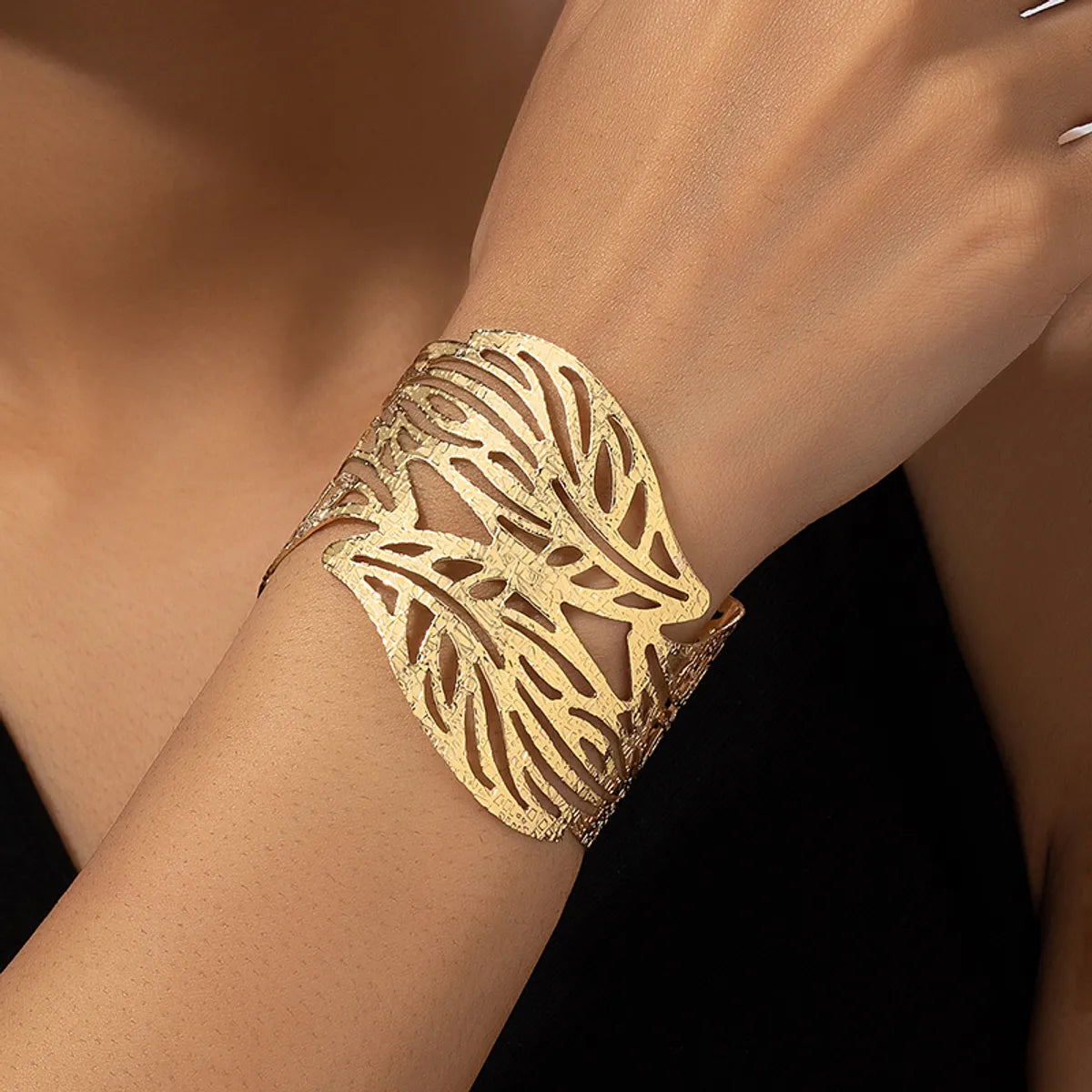 designer bracelets for women-Ig Style Retro Leaves Alloy Plating Women's Bangle