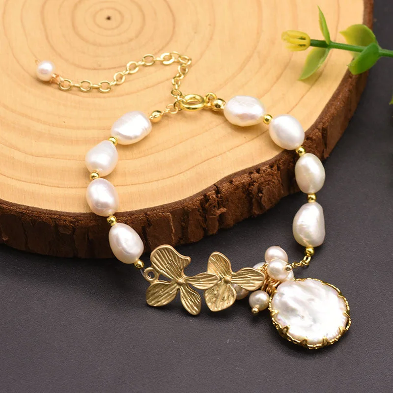 Leaf Edge Covering Pearl Bracelet